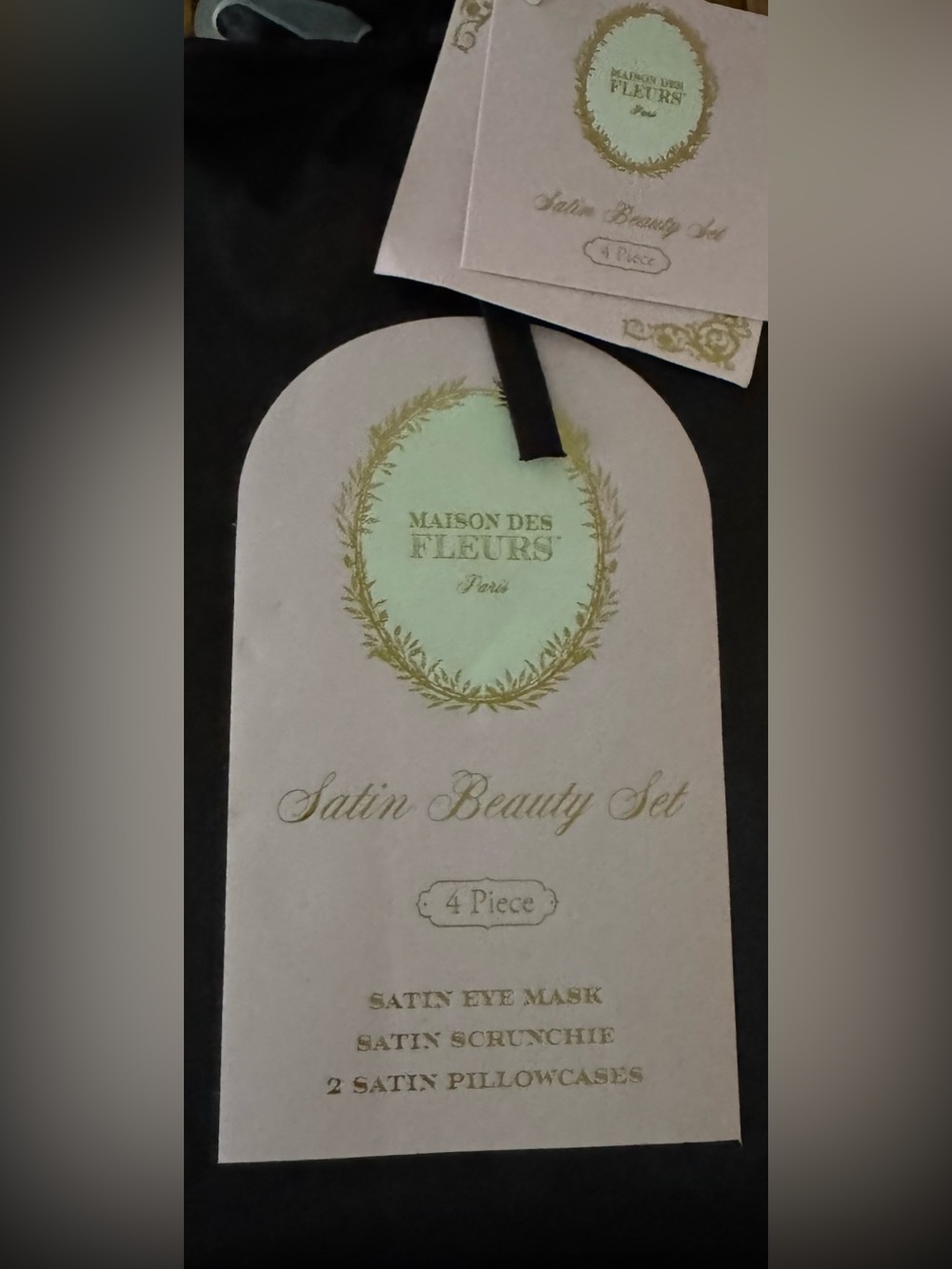 Maison Des Feurs  Satin Beauty Set